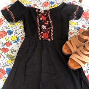 Black Old Navy Off-the-Shoulder Embroidered Dress